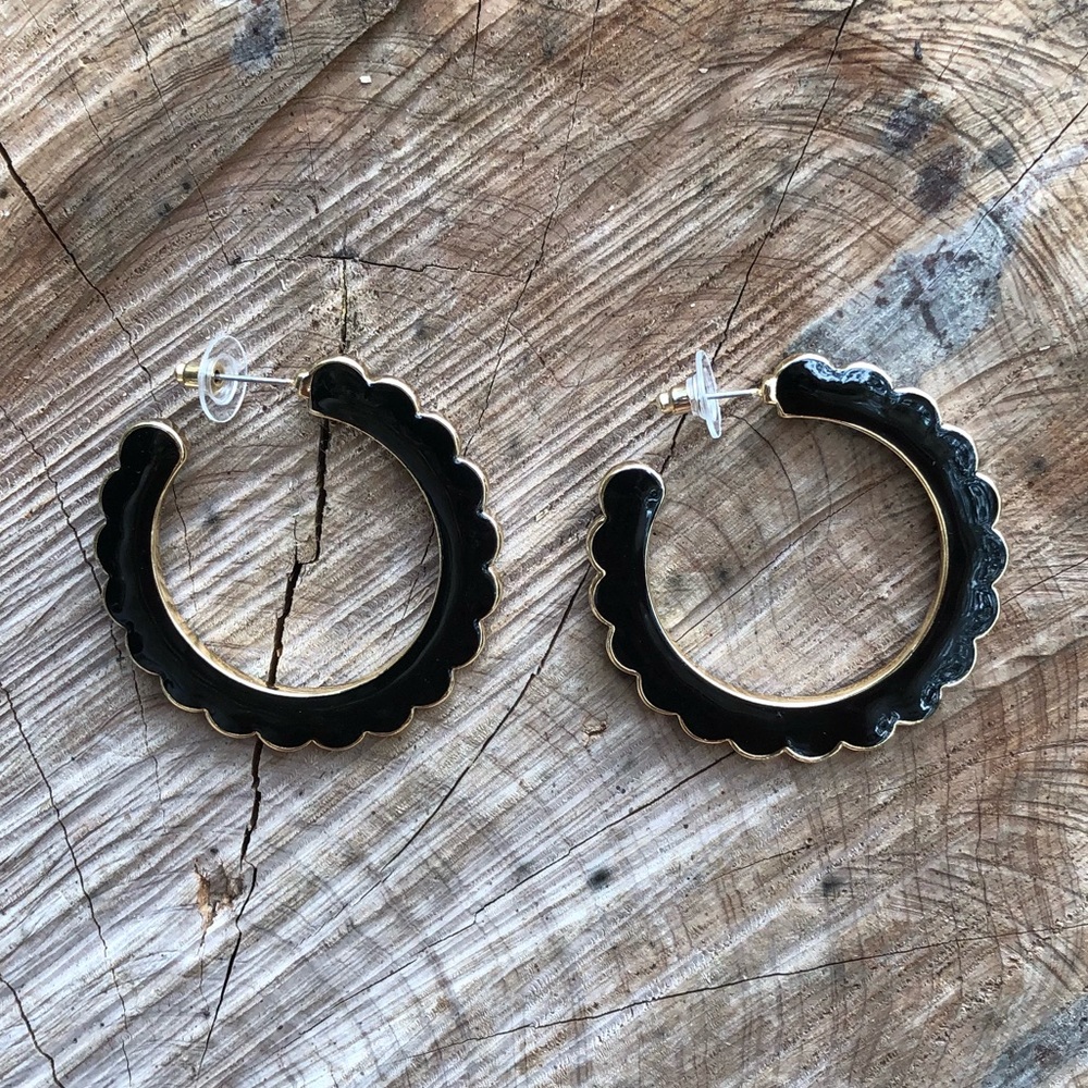 Restock!🌹Desideria Black Hoop Earrings!🌿 - Picture 4 of 5